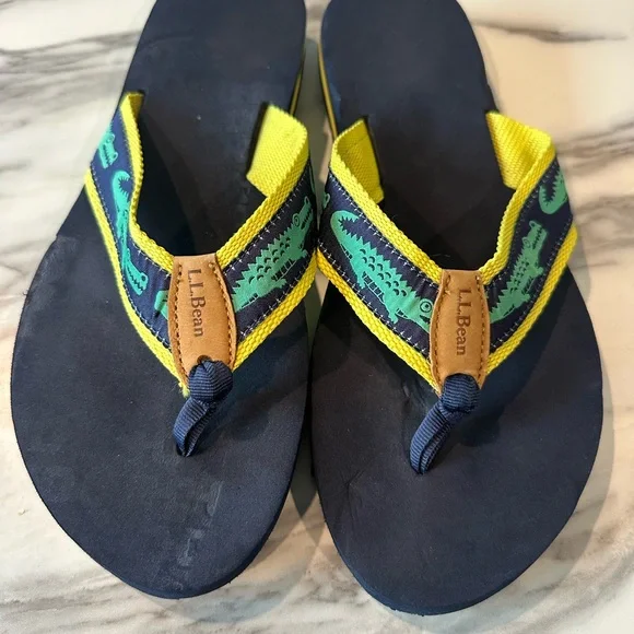 L.L. Bean flip flops - Picture 2 of 6